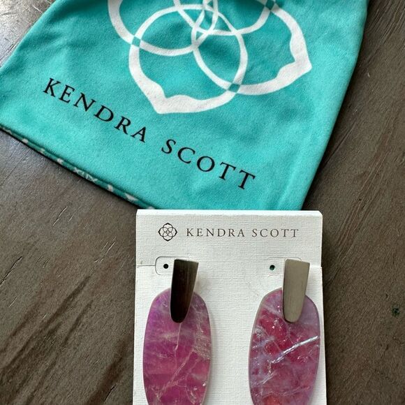 Kendra Scott Aragon drop earrings. - Picture 3 of 3